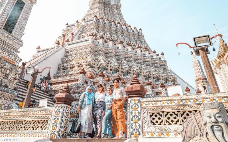 Nên ăn mặc kín đáo khi đến thăm chùa Thái Lan Wat Arun